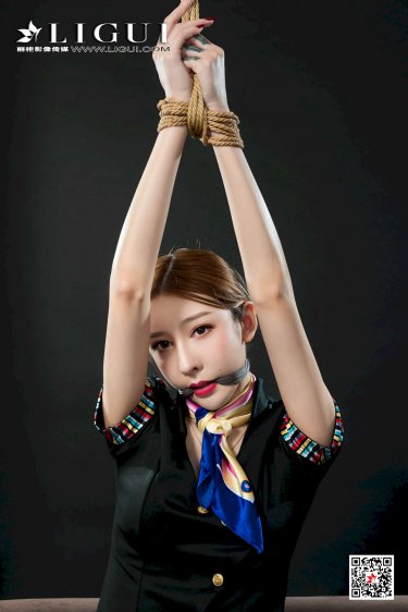 绿衣女