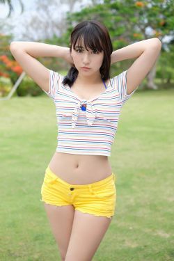 美女露乳网站